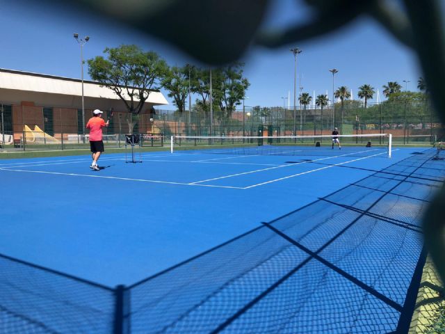 Una treintena de atletas retoman los entrenamientos en el Estadio Monte Romero - 4, Foto 4