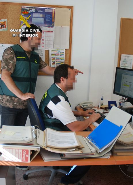 La Guardia Civil desarticula una compleja e internacional organizacin criminal dedicada a estafas mediante el 'fraude del CEO', Foto 2
