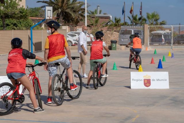 Más de 2.500 alumnos de la Región se forman en educación vial en las Aulas Ciclistas de 'La Vuelta Junior Cofidis' - 1, Foto 1