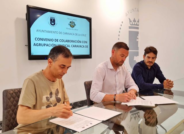 El Ayuntamiento y la Agrupación Musical Caravaca firman un acuerdo - 1, Foto 1