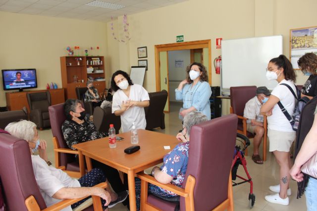 El Centro de Día de Puerto Lumbreras recibe la visita de los alumnos del 'Curso de Atención Sociosanitaria a Personas dependientes en Instituciones Sociales' - 4, Foto 4