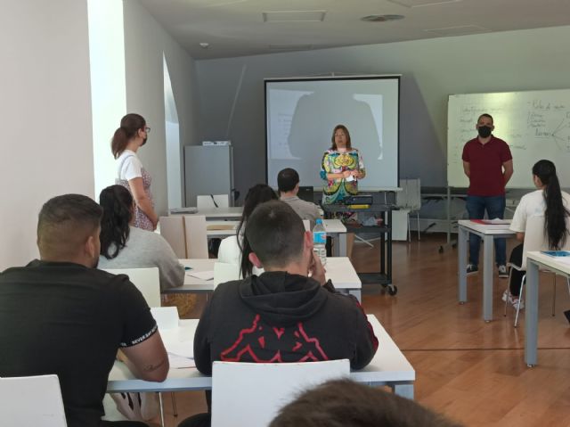 15 jóvenes pinatarenses participan en un programa mixto de empleo y formación en administración - 1, Foto 1