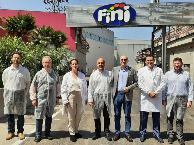 MOLINA DE SEGURA / O autarca de Molina de Segura visita a fábrica da Fini Golosinas