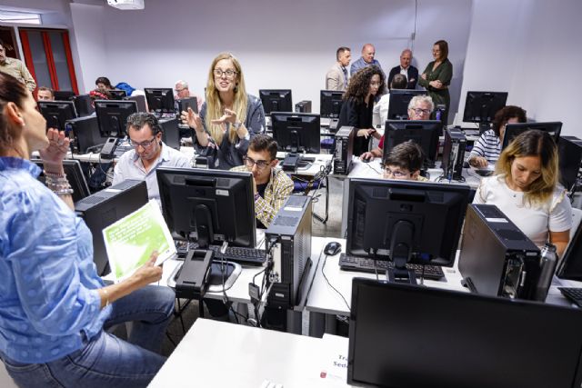 Una docena de personas con discapacidad evalúa las mejoras realizadas en la sede electrónica de la Comunidad - 2, Foto 2