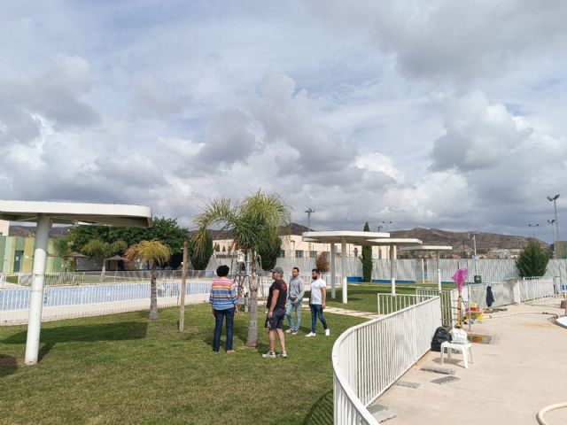 Comienzan los trabajos de mantenimiento y  acondicionamiento para la próxima apertura de la piscina municipal - 2, Foto 2