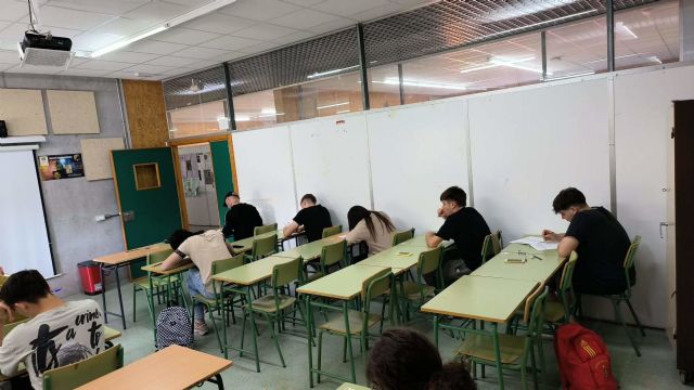 Más de 1.300 personas concurren hoy a las pruebas de acceso a ciclos de Formación Profesional convocadas por Educación - 1, Foto 1