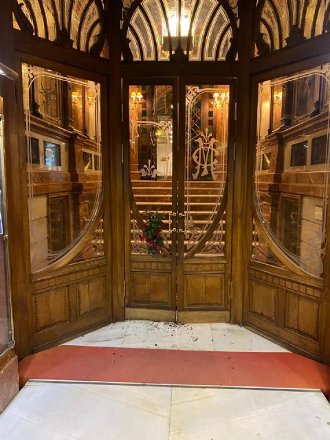 El Real Casino sufre un acto vandálico que destruye parte de su fachada histórica - 3, Foto 3