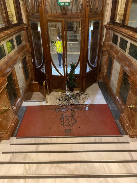 El Real Casino sufre un acto vandálico que destruye parte de su fachada histórica - 5, Foto 5