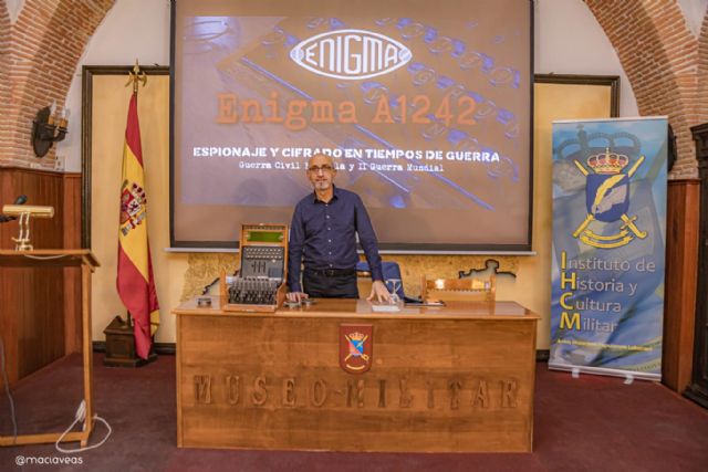 La conferencia sobre ‘Enigma’ llena el Museo Histórico Militar hasta el punto que volverá a repetirse - 1, Foto 1