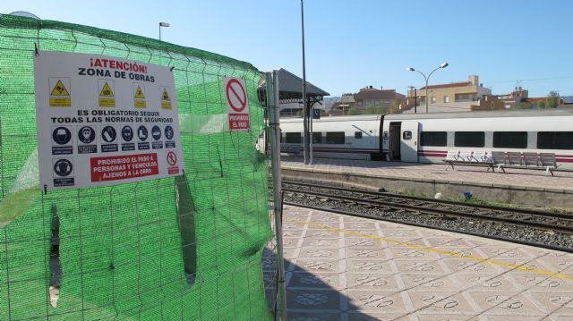El PSOE denuncia el maltrato del gobierno de Rajoy a los viajeros de El Carmen que soportan a la intemperie la llegada de los trenes - 1, Foto 1