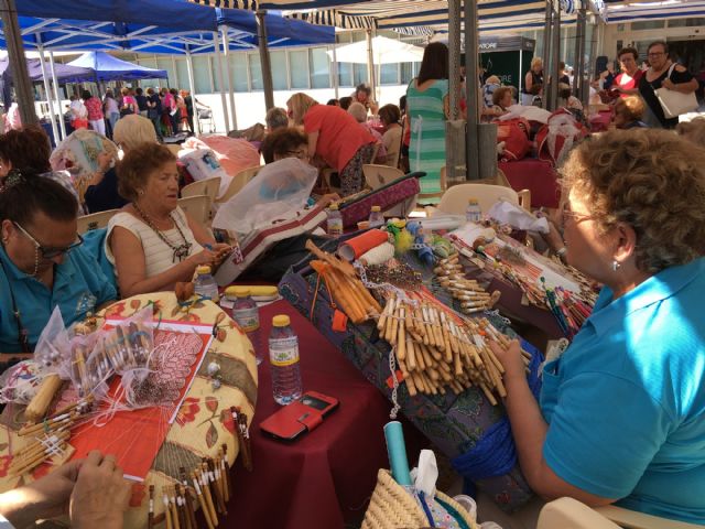 El encaje de bolillo tomó la plaza de España - 3, Foto 3