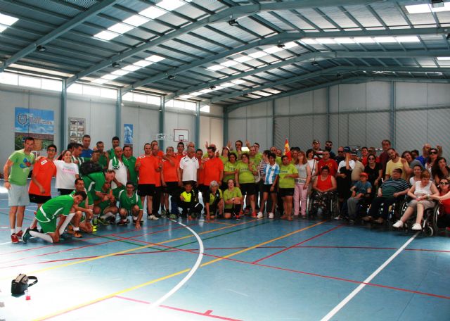 Usuarios de tres centros con discapacidad intelectual de la Región celebran una jornada deportiva de convivencia en Totana disputando competiciones y concursos, Foto 1