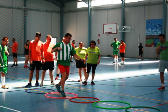 Usuarios de tres centros con discapacidad intelectual de la Región celebran una jornada deportiva de convivencia en Totana disputando competiciones y concursos, Foto 6