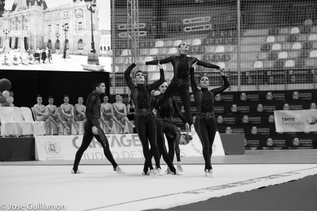 Las Escuelas Municipales de Gimnasia Rítmica Deportiva y Gimnasia Estética de grupo clausuran el curso 2017/18 - 1, Foto 1