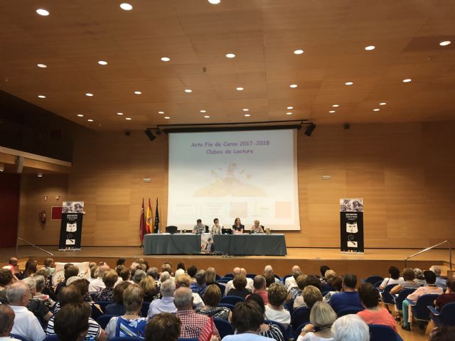 200 personas mayores participan en el acto fin de curso de los clubes de lectura en el Archivo Regional - 1, Foto 1
