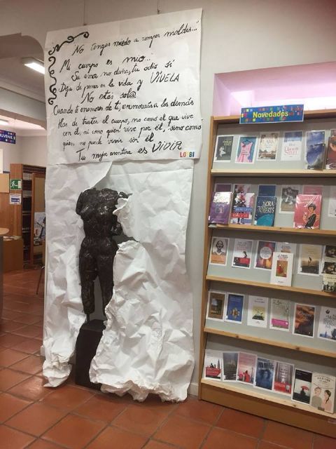 The Department of Culture has made a selection of books with the theme of diversity on the occasion of the Week for Respect and Equality of the LGTBI Collective in the municipal library "Mateo Garca", Foto 1