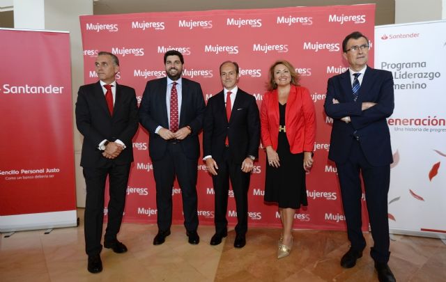 Fernando López Miras clausura las jornadas ´Mujeres con S´ para fomentar el liderazgo femenino - 2, Foto 2