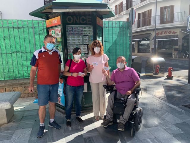 El Ayuntamiento de Lorca anima a los vendedores de la ONCE en su vuelta a la normalidad tras tres meses de confinamiento - 2, Foto 2