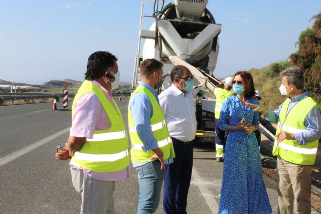 La alcaldesa visita, junto al director general de Carreteras, las obras de mejoras de los puntos de la autovía afectados por la Dana - 1, Foto 1