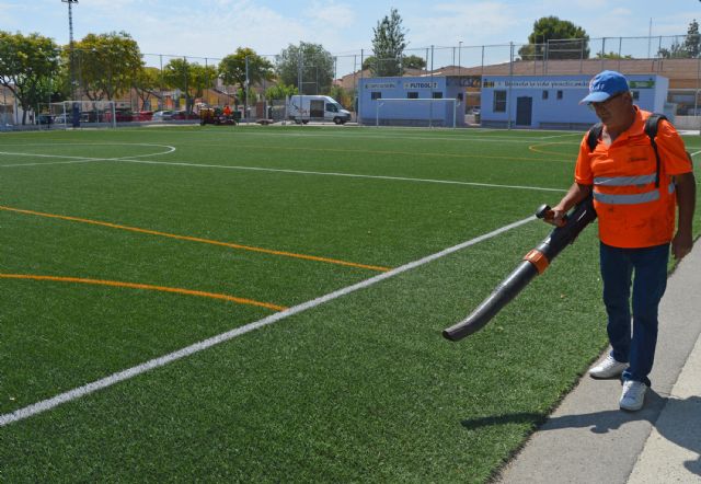 La Concejalía de Salud y Deporte afronta las labores anuales de mantenimiento del campo de fútbol 7 - 1, Foto 1