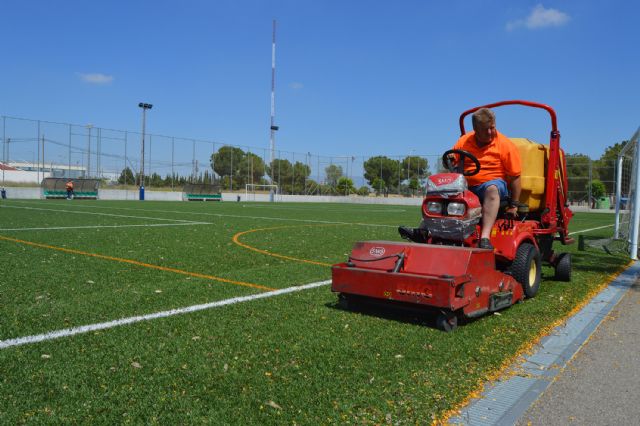 La Concejalía de Salud y Deporte afronta las labores anuales de mantenimiento del campo de fútbol 7 - 3, Foto 3