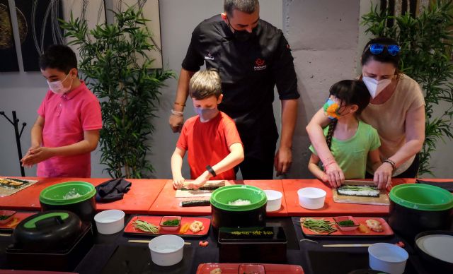 Maguro celebra el Día Internacional del Sushi más especial con un taller para las familias de Abamur - 2, Foto 2
