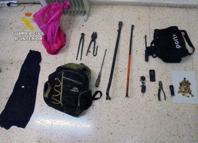 La Guardia Civil detiene a un experimentado delincuente por varios robos en establecimientos  de Abarán - 2, Foto 2