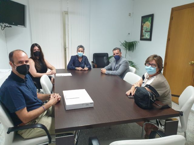 El director general de Regeneración y Modernización Administrativa visita la oficina de registro de la Comunidad en Calasparra - 1, Foto 1