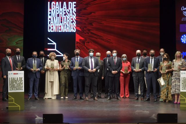 López Miras destaca el ejemplo y fortaleza de las empresas familiares como esperanza para estos tiempos difíciles - 2, Foto 2