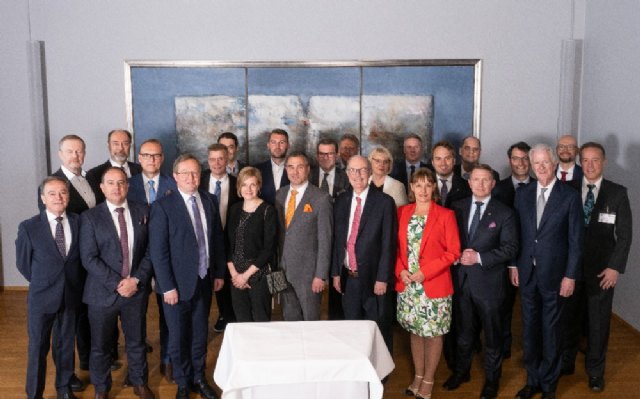 Plug Power da un paso adelante hacia la economía del hidrógeno verde en Finlandia con su tecnología probada de electrolizadores PEM y licuación - 1, Foto 1