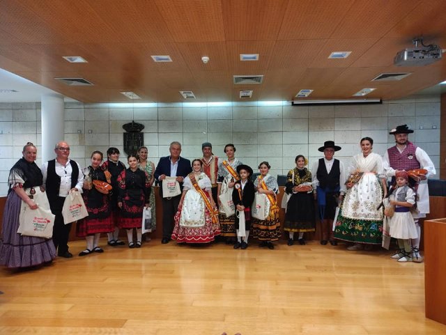 Recepción institucional a los grupos participantes en el XIII Festival Nacional de Folclore, Foto 1