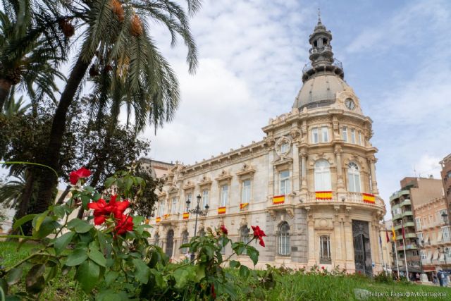 La alcaldesa de Cartagena anuncia el engalanamiento del Palacio Consistorial y anima a participar en el izado solemne del X Aniversario de la proclamación de Felipe VI - 1, Foto 1