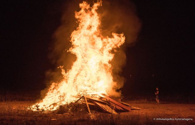 Consejos de los Bomberos del Ayuntamiento de Cartagen para evitar riesgos con las hogueras de San Juan - 1, Foto 1