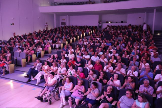 El coro Voces doradas pone en escena la comedia musical Todos a la boda - 2, Foto 2