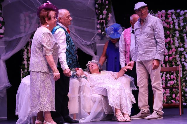 El coro Voces doradas pone en escena la comedia musical Todos a la boda - 4, Foto 4