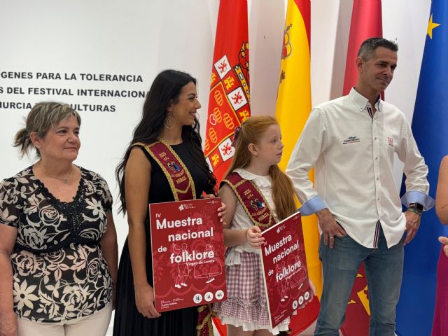 La IV Muestra de Folklore 'Virgen de Loreto' llega al Teatro Bernal con bailes regionales y tradición nacional - 2, Foto 2