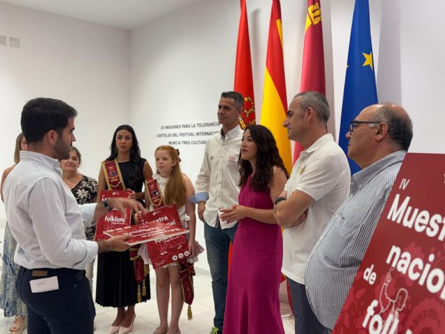 La IV Muestra de Folklore 'Virgen de Loreto' llega al Teatro Bernal con bailes regionales y tradición nacional - 3, Foto 3