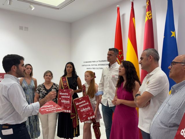 La IV Muestra de Folklore 'Virgen de Loreto' llega al Teatro Bernal con bailes regionales y tradición nacional - 4, Foto 4