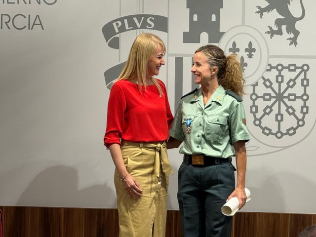 Guevara reconoce con las medallas de la Orden del Mérito Civil e Isabel la Católica el trabajo de seis profesionales por servicios relevantes para la ciudadanía - 3, Foto 3