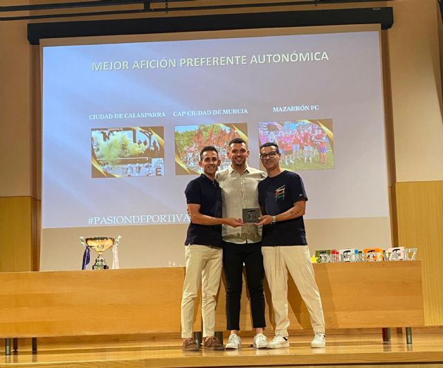 El Club de Fútbol Ciudad de Calasparra, galardonado en la Gala Pasión Deportiva con dos reconocimientos para la afición y su entrenador - 2, Foto 2