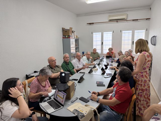 Mas de 100 mayores participan en las jornadas de capacitación digital celebradas en el Centro Social del IMAS - 2, Foto 2