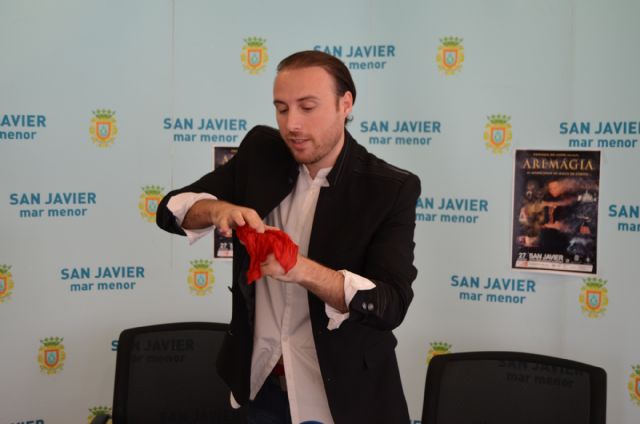El mago Enrique de León, especialista en magia de grandes ilusiones,  estrenará su espectáculo  Aremagia el 27 de agosto en San Javier - 3, Foto 3