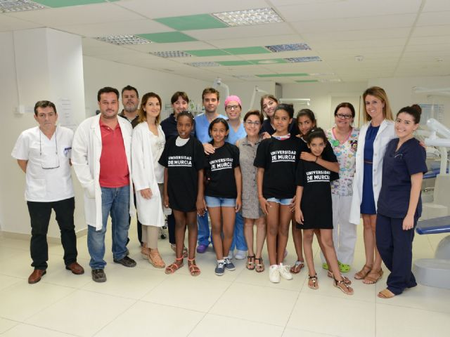 Revisiones bucodentales de la UMU a niños y niñas saharauis - 1, Foto 1