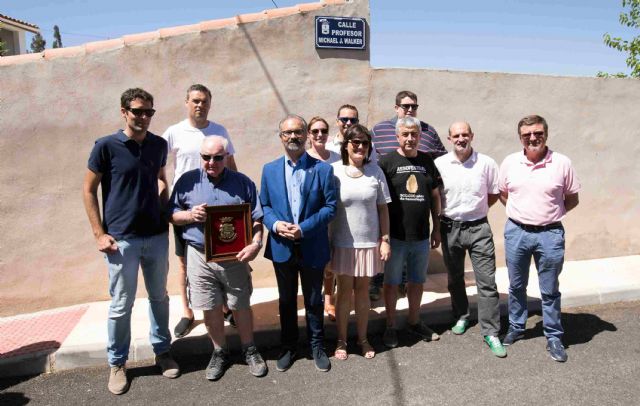 El Ayuntamiento dedica una calle al profesor Walker por su labor de investiación en la Cueva Negra - 1, Foto 1