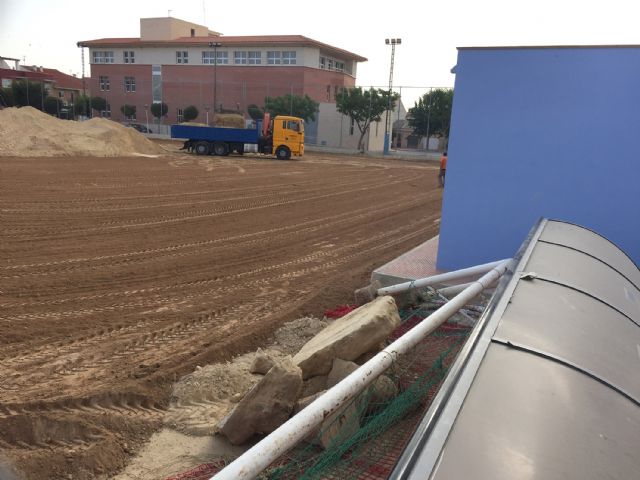 Comienzan las obras de instalación de césped artificial del campo municipal de fútbol 7 - 4, Foto 4