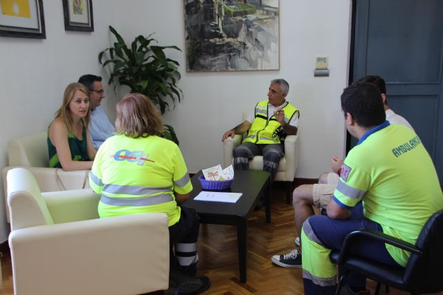 La concejala de Sanidad informa a la nueva coordinadora de urgencias de las necesidades de ubicacin del servicio, Foto 1