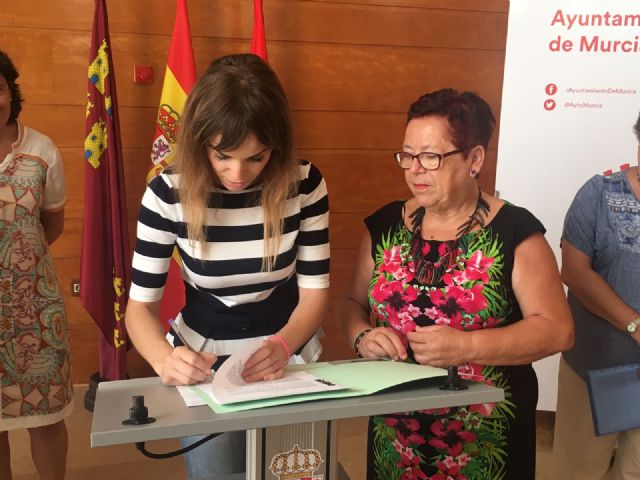 Rebeca Pérez firma un convenio de colaboración con las asociaciones Respuestas Solidarias y Murcia Acoge para mejorar la situación de los afectados por el Niño Costero en Perú - 3, Foto 3