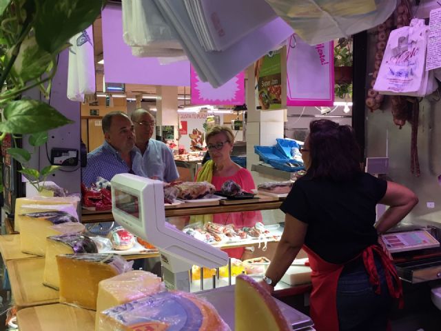 Finalizan las obras de mejora para la accesibilidad de los aseos de la Plaza de Abastos del Carmen - 1, Foto 1