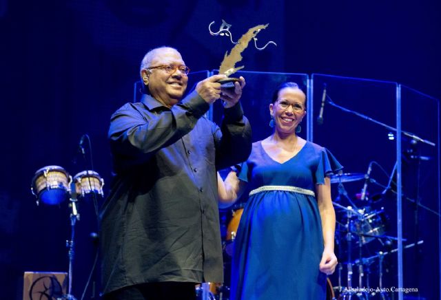 Pablo Milanes, premio La Mar de Musicas, recibio su galardon acompañado por Rozalen, Victor Manuel y Jorge Marazu - 1, Foto 1