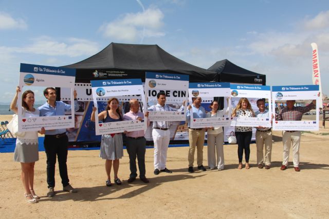 La playa de La Mota acoge sesiones de cine y actividades con gafas de realidad virtual sobre el patrimonio regional - 1, Foto 1